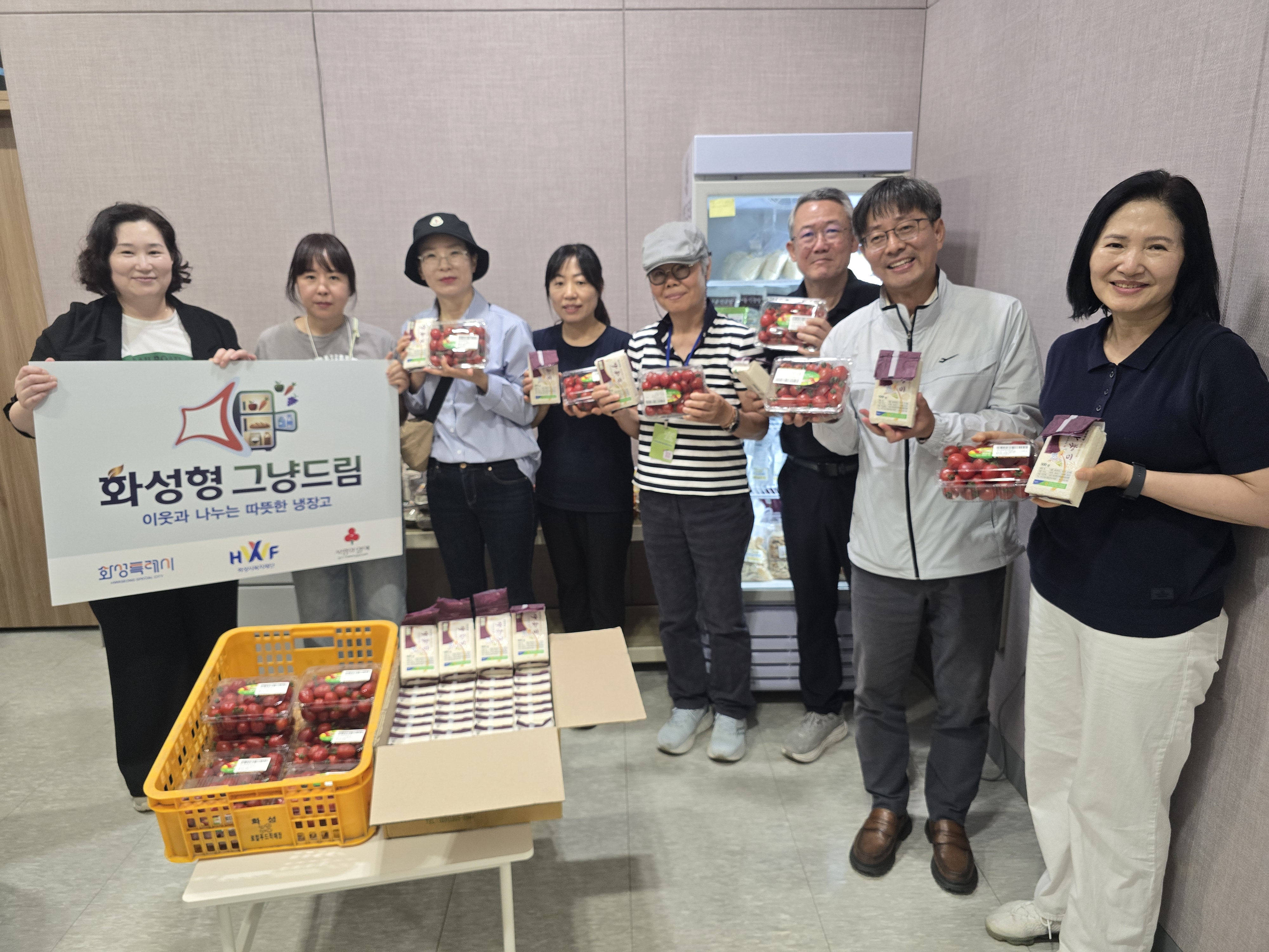로컬푸드 소비자 파트너단, 제철 토마토 수확 및 온정의 기부 활동 펼쳐(2026.5.12./5.19. 추가) 이미지 2번